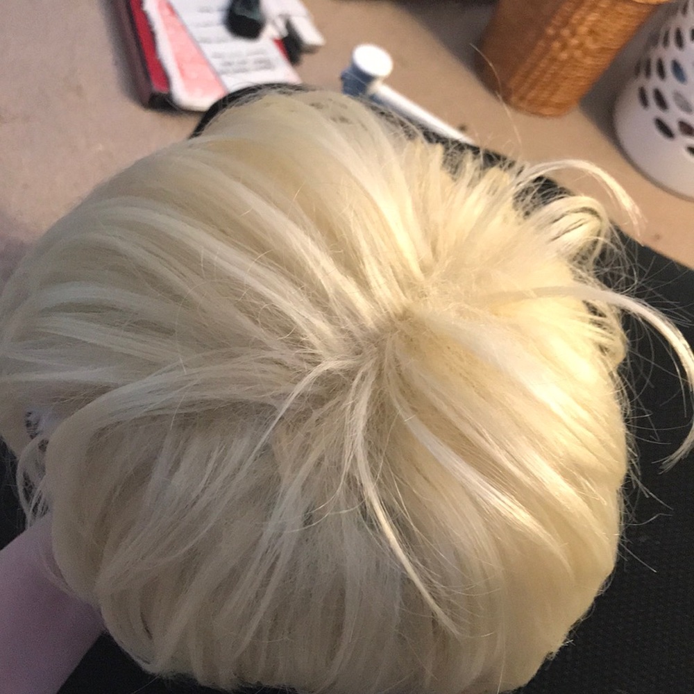 Blonde short haired wig